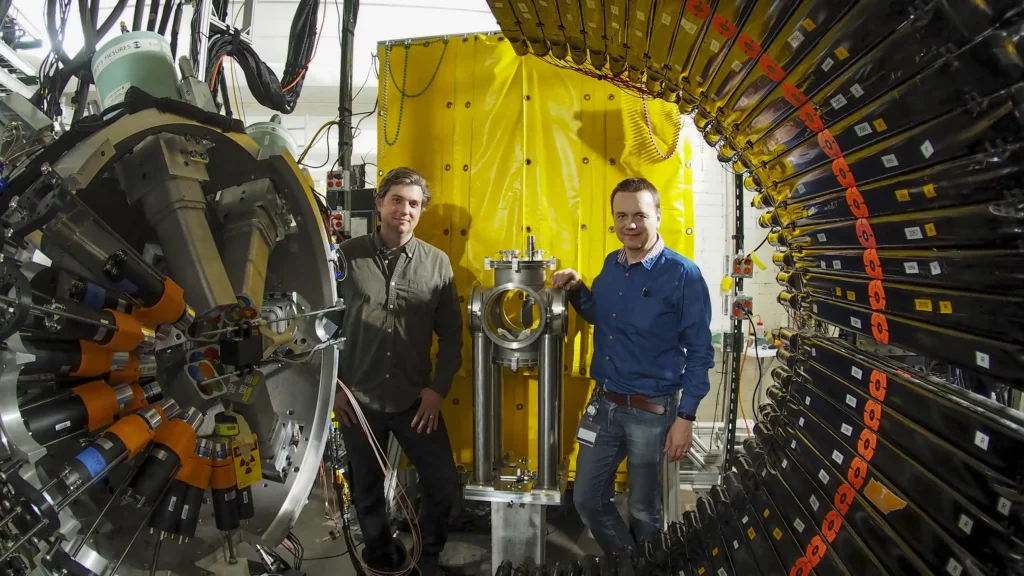 Mitch Allmond, left, with Robert Grzywacz at the Facility for Rare Isotope Beams. Credit: Robert Grzywacz/ORNL, U.S. Dept. of Energy