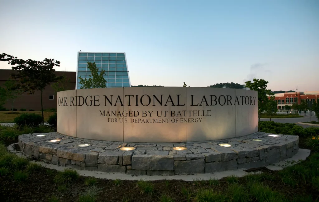 A photograph of the sign for Oak Ridge National Laboratory