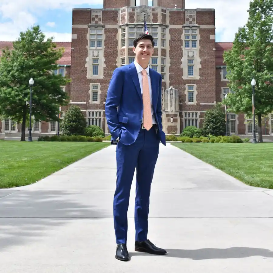 A photo of UT Physics graduate student Ian Cox.