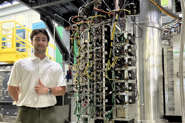 A photo of Evan Toon at HFIR